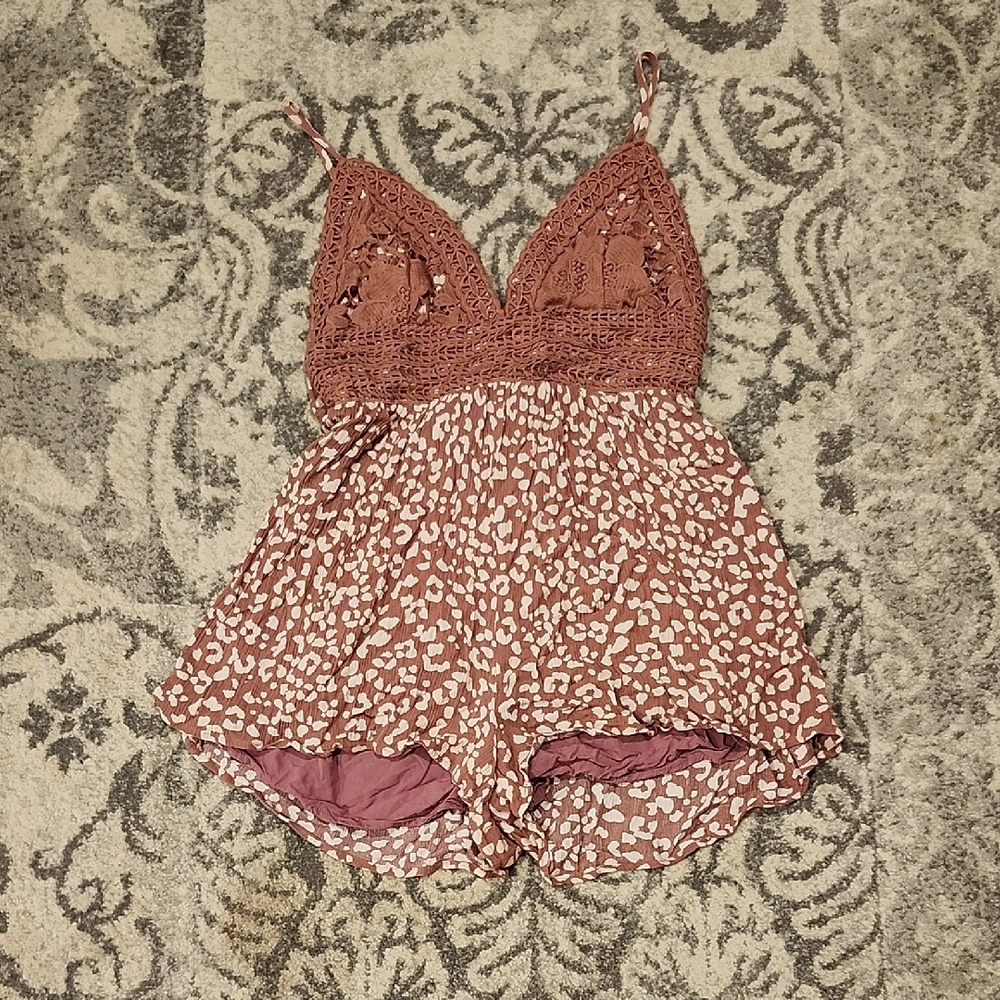 ILLA ILLA Dusty Rose and White Lace Romper